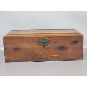 Vintage Solid Cedar Wood Storage Box With Hinged Lid Metal Clasp Stamp Tennessee